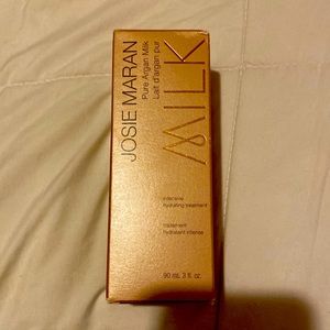 BNIB Josie Maran Supersize Milk